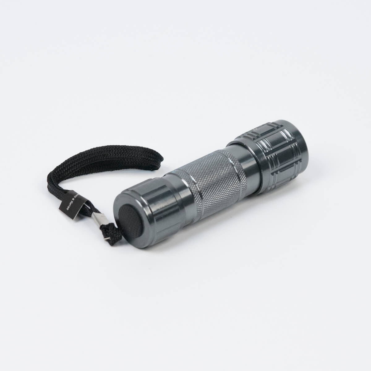 Ручной светодиодный фонарь Gauss от батареек 110х30 50 лм GF106 2