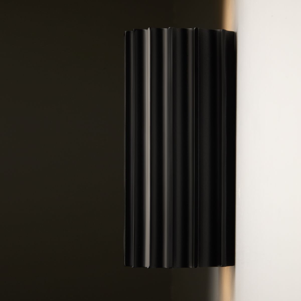 Настенный светодиодный светильник Freya Slot FR5437WL-L7B 2