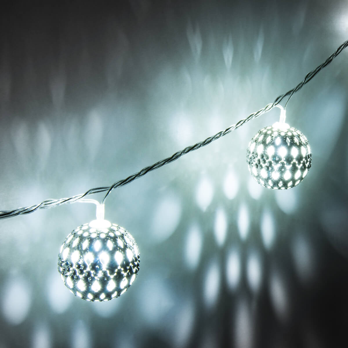 Светодиодная гирлянда Eurosvet нить 230V 400-003 хром/белый с эффектом мерцания 3