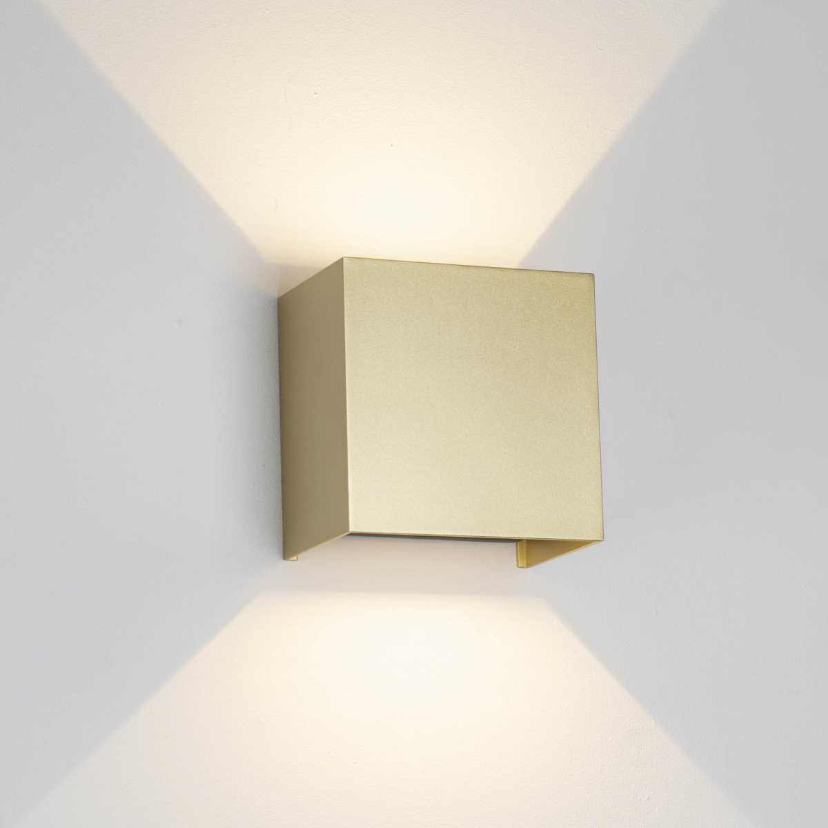 Настенный уличный светильник Mantra DAVOS 9225