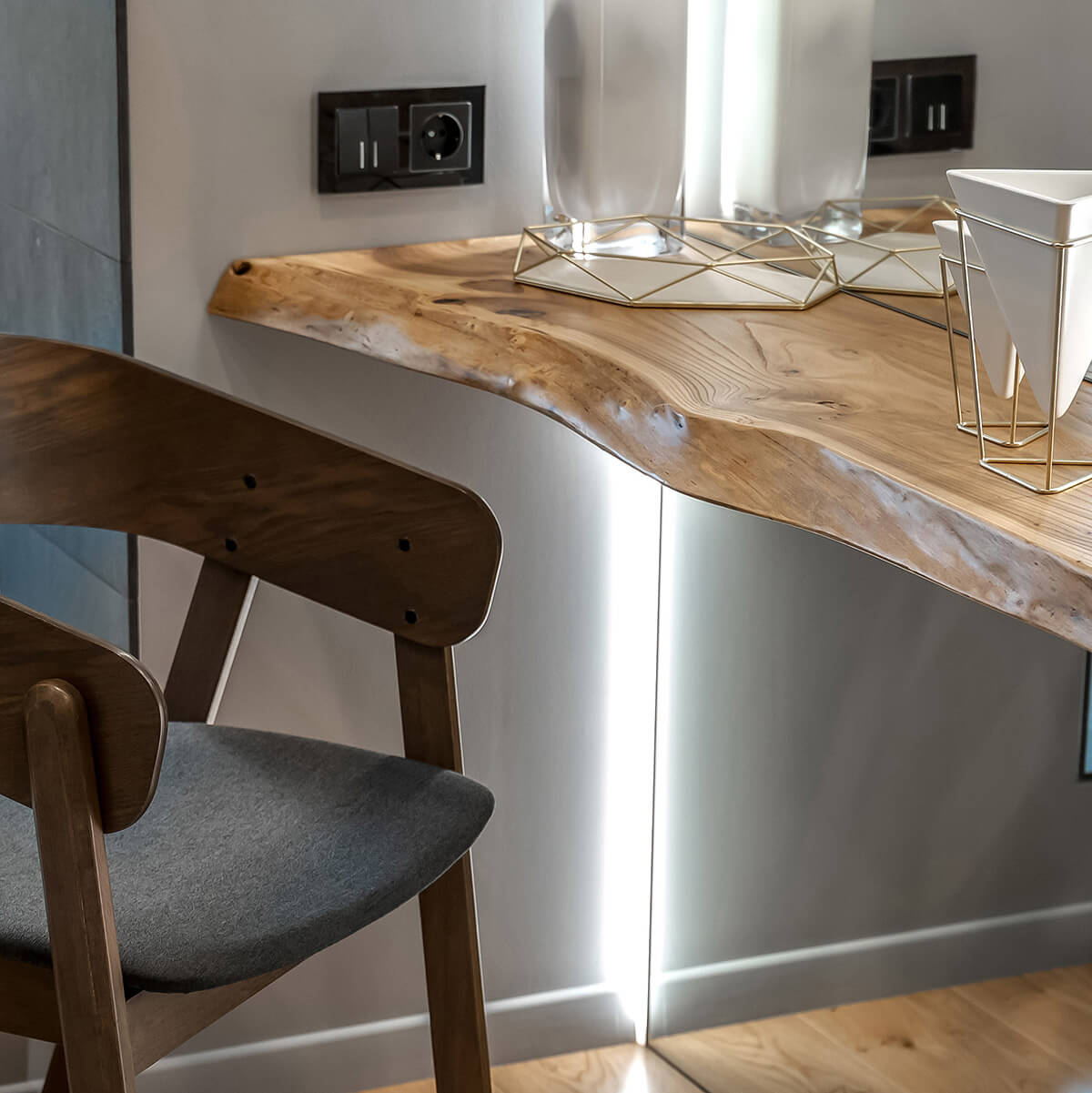 Розетка Werkel с заземлением и шторками черный матовый W1171108 4690389156885 4