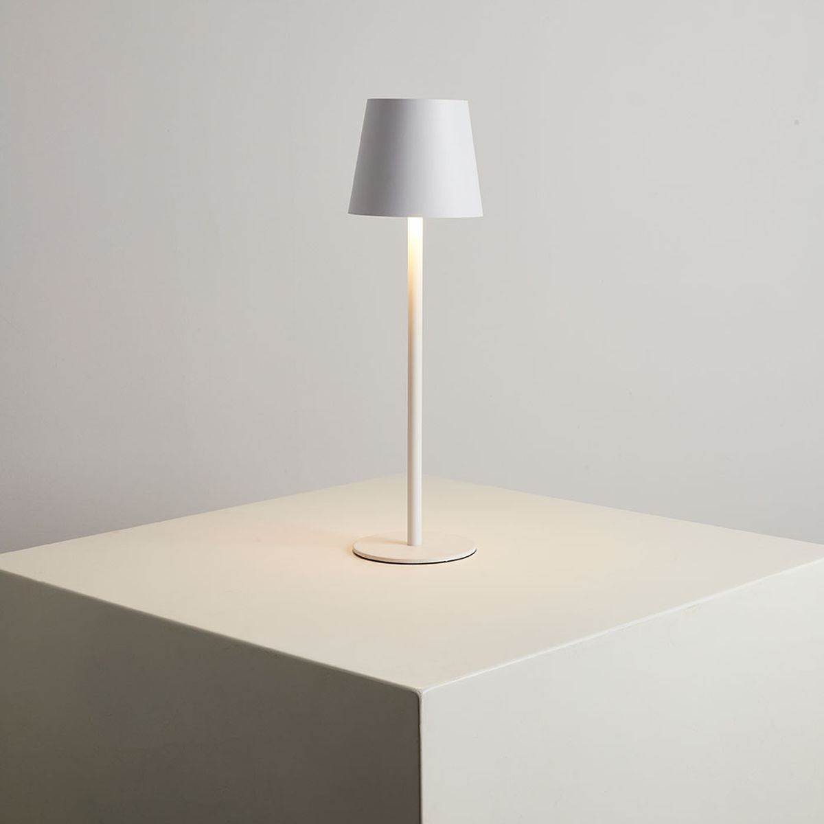 Уличный светодиодный светильник Arte Lamp Fuyue A1614LT-1WH 2