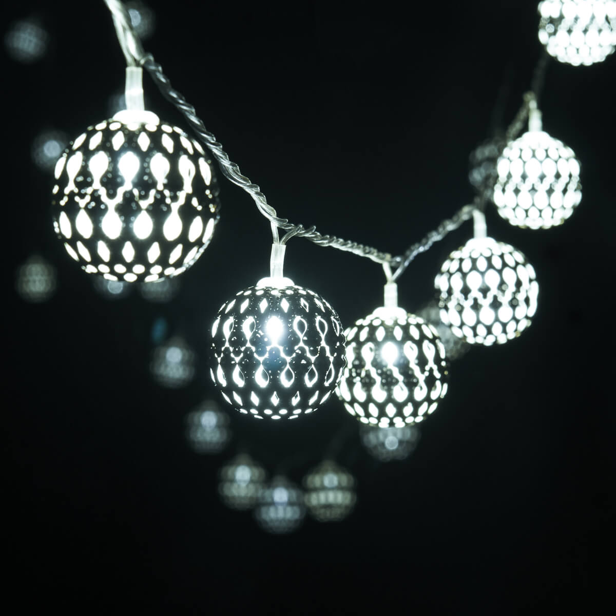 Светодиодная гирлянда Eurosvet нить 230V 400-003 хром/белый с эффектом мерцания 5