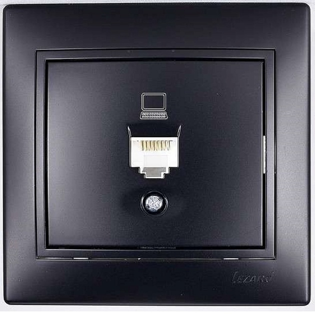 Розетка компьютерная Lezard Mira черная 701-4242-139 Фото № 1